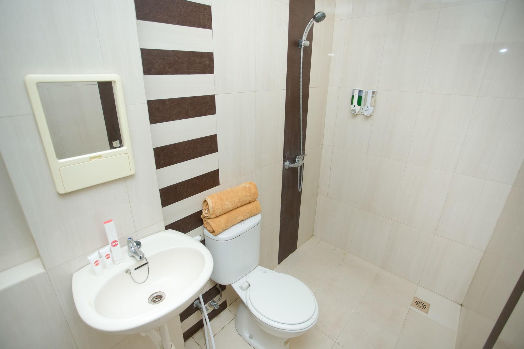 Oyo 850 Lapan Lapan Hotel Banjarmasin  Kültér fotó