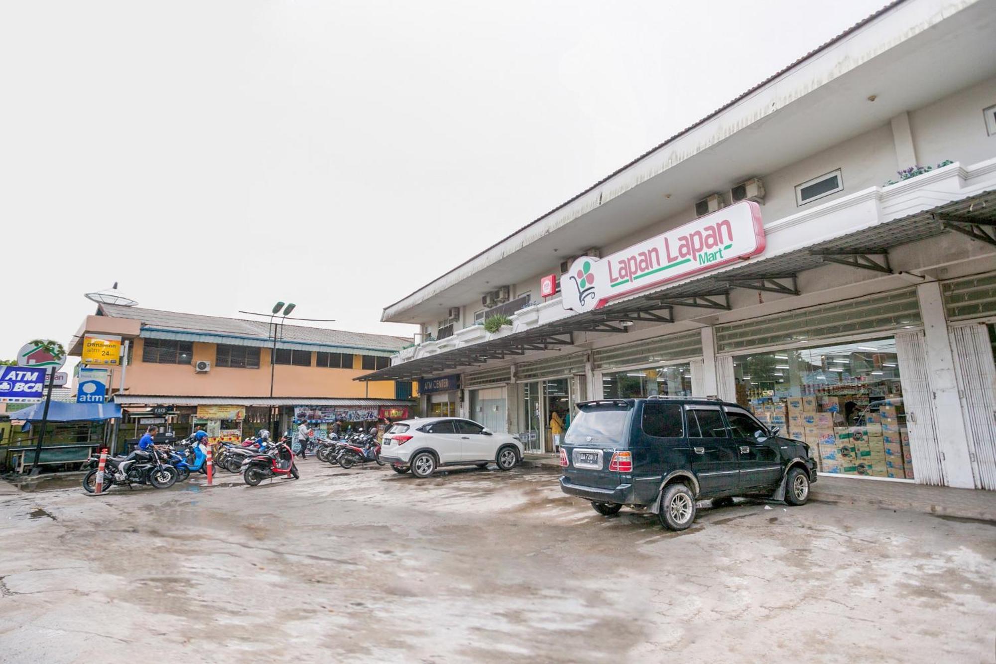 Oyo 850 Lapan Lapan Hotel Banjarmasin  Kültér fotó