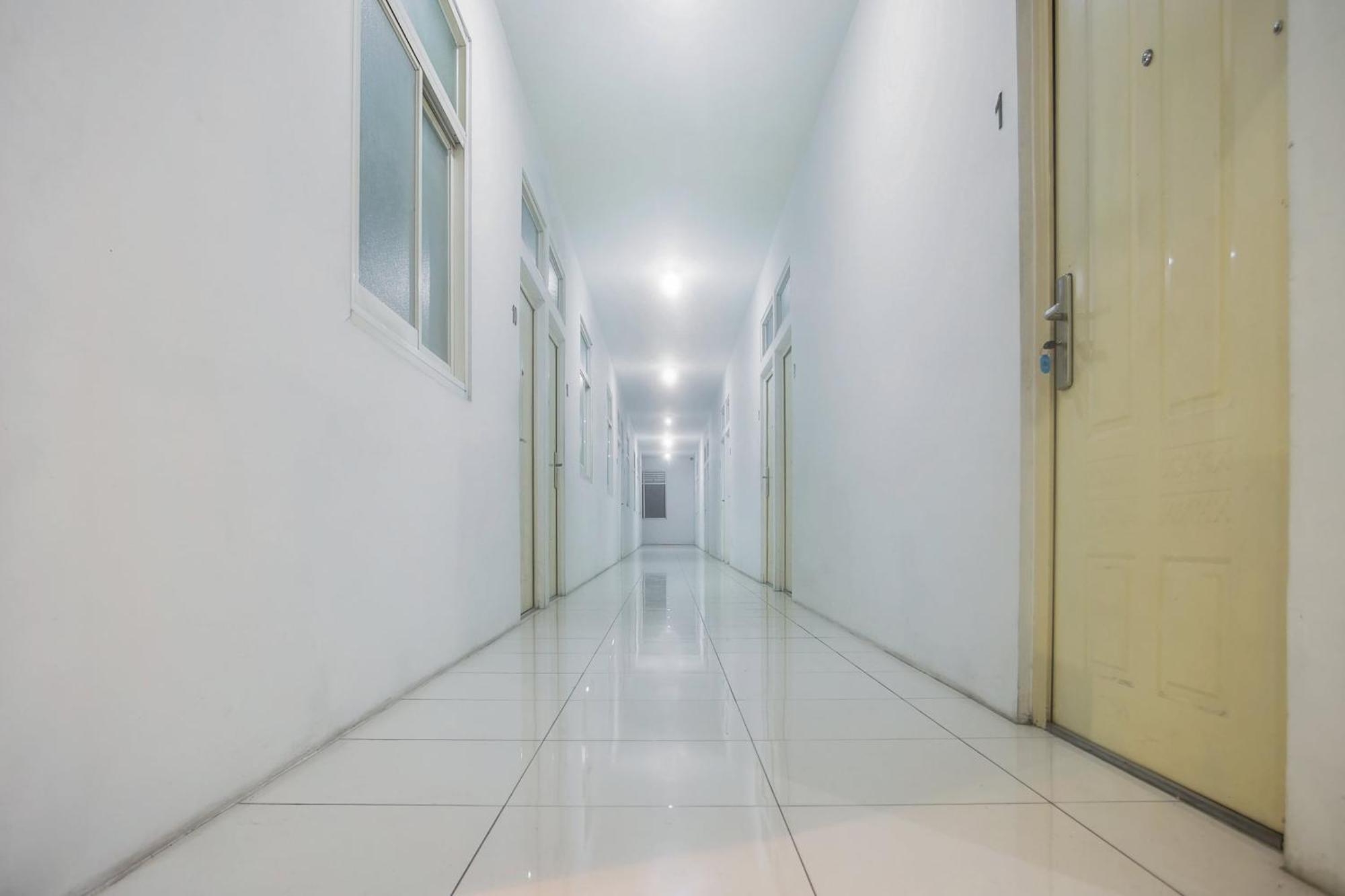 Oyo 850 Lapan Lapan Hotel Banjarmasin  Kültér fotó