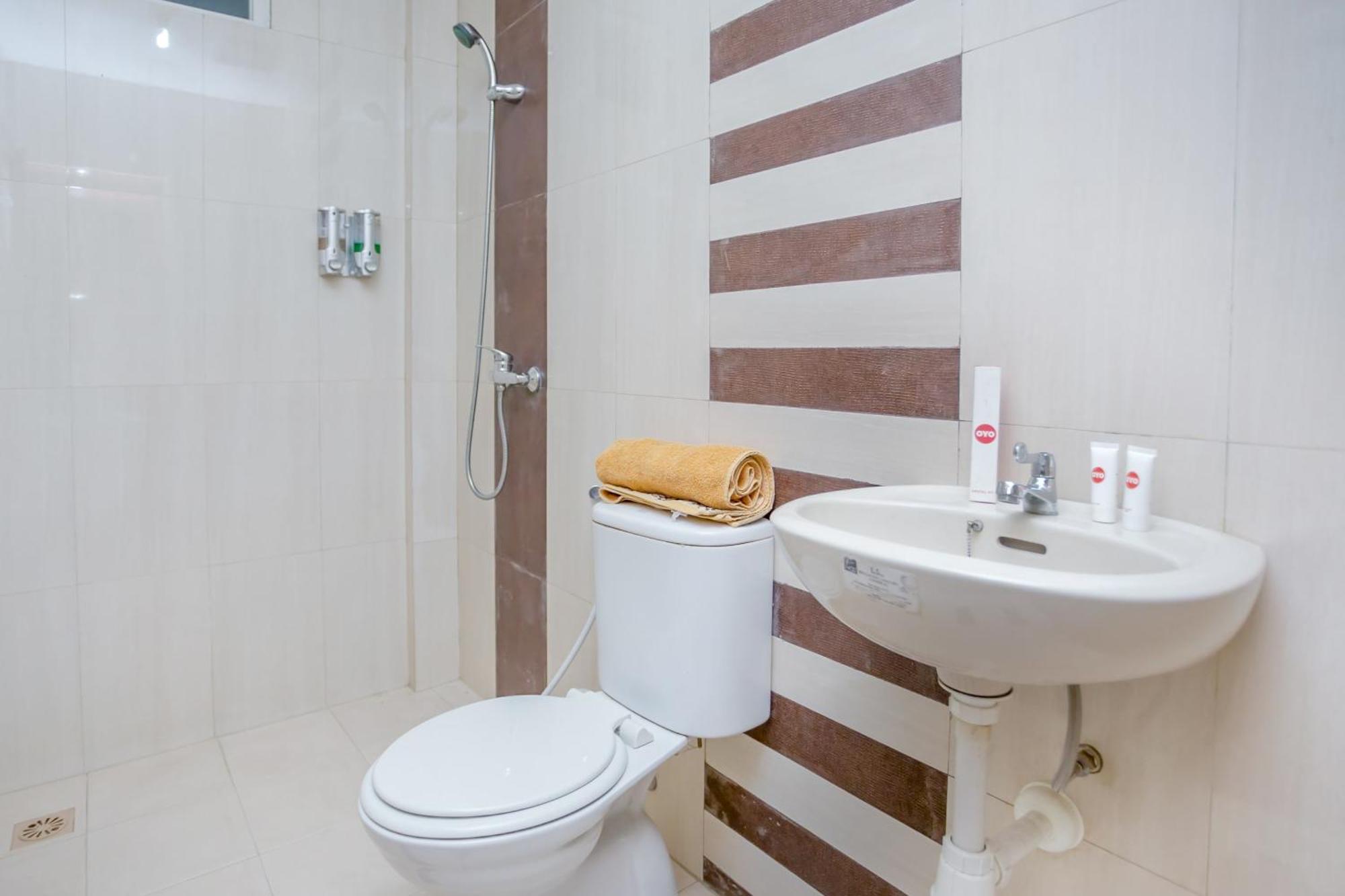 Oyo 850 Lapan Lapan Hotel Banjarmasin  Kültér fotó