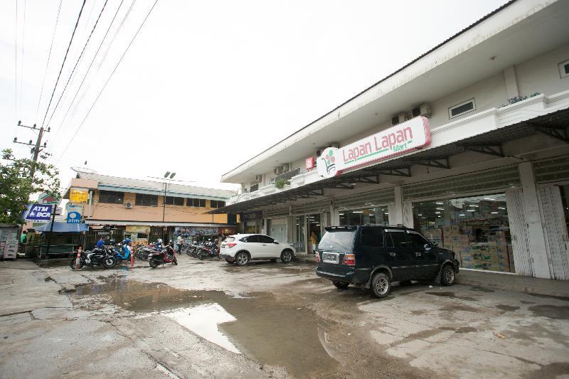 Oyo 850 Lapan Lapan Hotel Banjarmasin  Kültér fotó