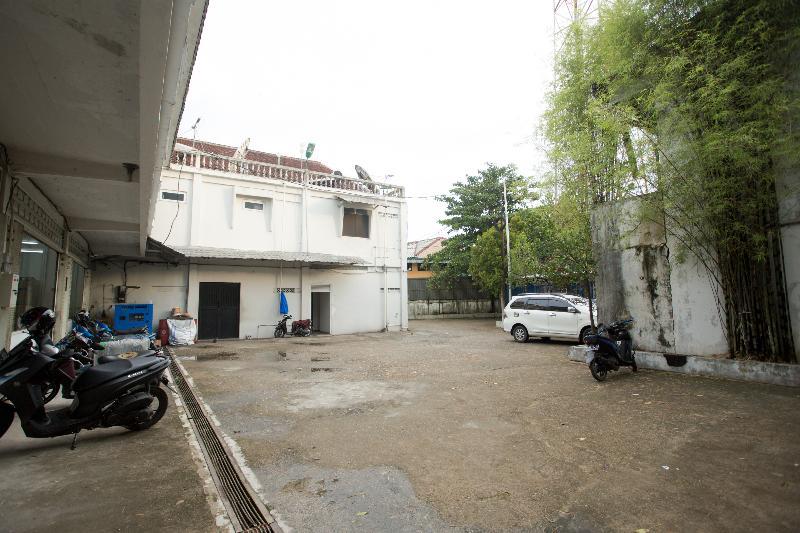 Oyo 850 Lapan Lapan Hotel Banjarmasin  Kültér fotó
